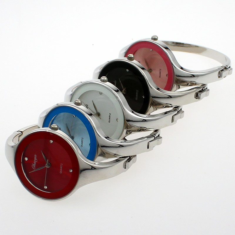Montre manchette en acier inox - Luxury Watch For Girls avis et prix
